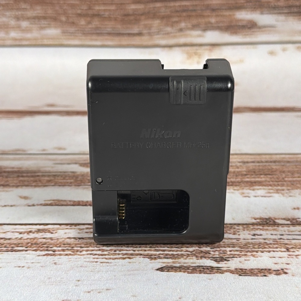 Nikon D7000 Battery Charger MH-25a Black 100-240V Used No Cord